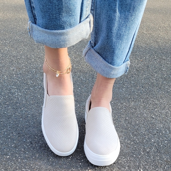 Stone Cobra Scale texture slip on sneakers - Picture 5 of 11